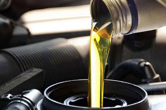 چگونه از کف کردن روغن صنعتی جلوگیری کنیم؟| راه‌حل‌های کاربردی برای جلوگیری از کف کردن روغن صنعتی - کف کردن روغن صنعتی|جلوگیری از کف کردن روغن صنعتی|علت های کف کردن روغن صنعتی|دلیل کف کردن روغن های صنعتی|علت کف کردن روغن کمپرسور|پیشگیری از کف کردن روغن