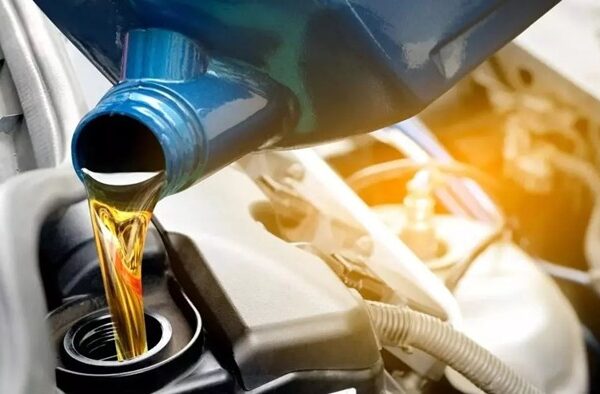 همه چیز درباره روغن واسکازین + انواع روغن واسکازین و کاربردهای آن - روغن واسکازین|روغن واسکازین چیست |زمان تعویض روغن واسکازین|انواع روغن گیربکس|هزینه‌های روغن گیربکس|معرفی و کاربرد روغن دنده|روغن واسکازین در خودرو|قیمت واسکازین