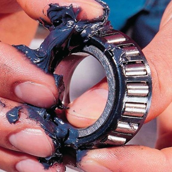 مضرات گریس برای پوست