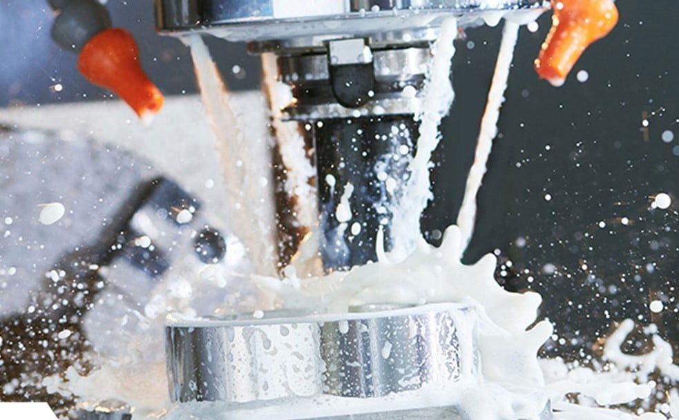 نکات ایمنی هنگام استفاده از آب صابون تراشکاری-آب صابون تراشکاری چیست و چگونه کیفیت ماشین‌کاری را افزایش می‌دهد؟ با کاربردها، ترکیبات، غلظت استاندارد و نکات مهم استفاده آشنا شوید.