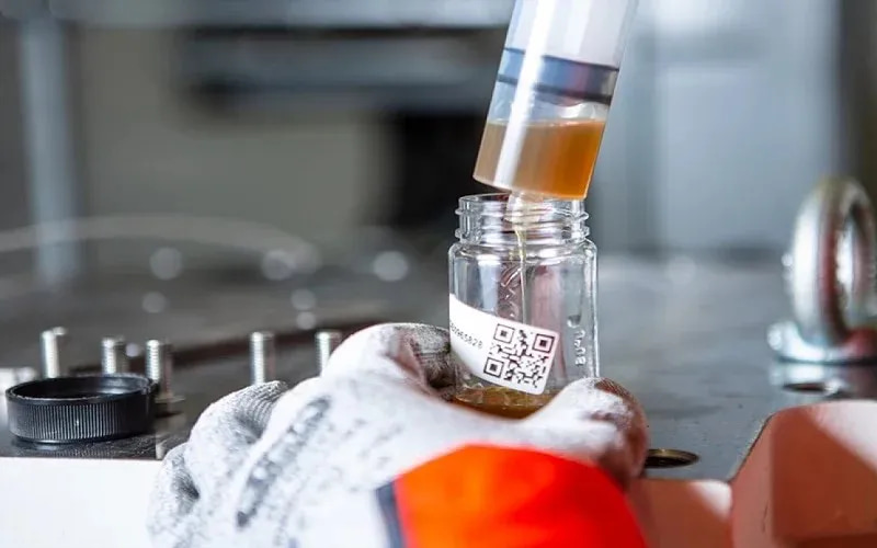 نگرانیهای زیستمحیطی و ایمنی مرتبط با حلالهای روغن صنعتی چیست؟ -بهترین حلال روغن صنعتی چیست؟ در این مقاله با انواع حلالها، نکات ایمنی و معیارهای انتخاب آشنا میشوید تا پاکسازی تجهیزات را اصولی و بدون آسیب انجام دهید.