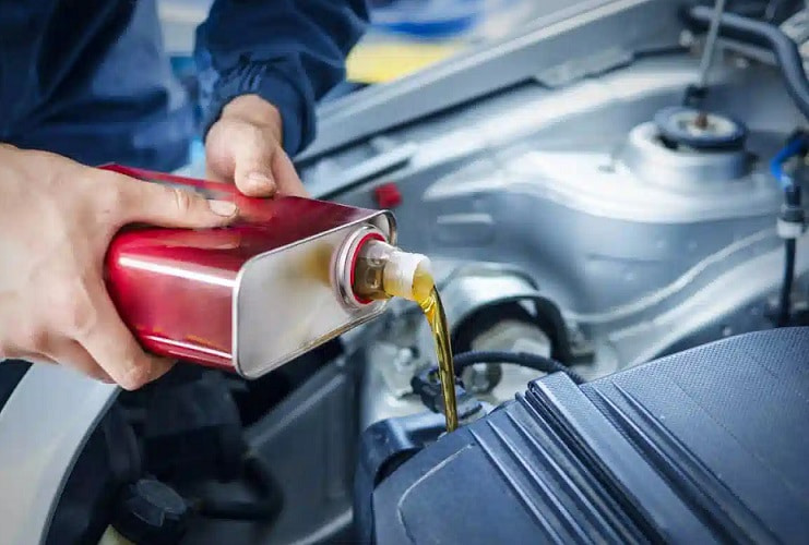 بررسی استانداردهای رنگ روغن هیدرولیک در ارزیابی کیفیت سیال-رنگ روغن هیدرولیک از کهربایی تا شیری چه معنایی دارد؟ با استانداردهای ASTM و ISO، علت تغییر رنگ و تأثیر آن بر سلامت سیستم را بررسی کنید.