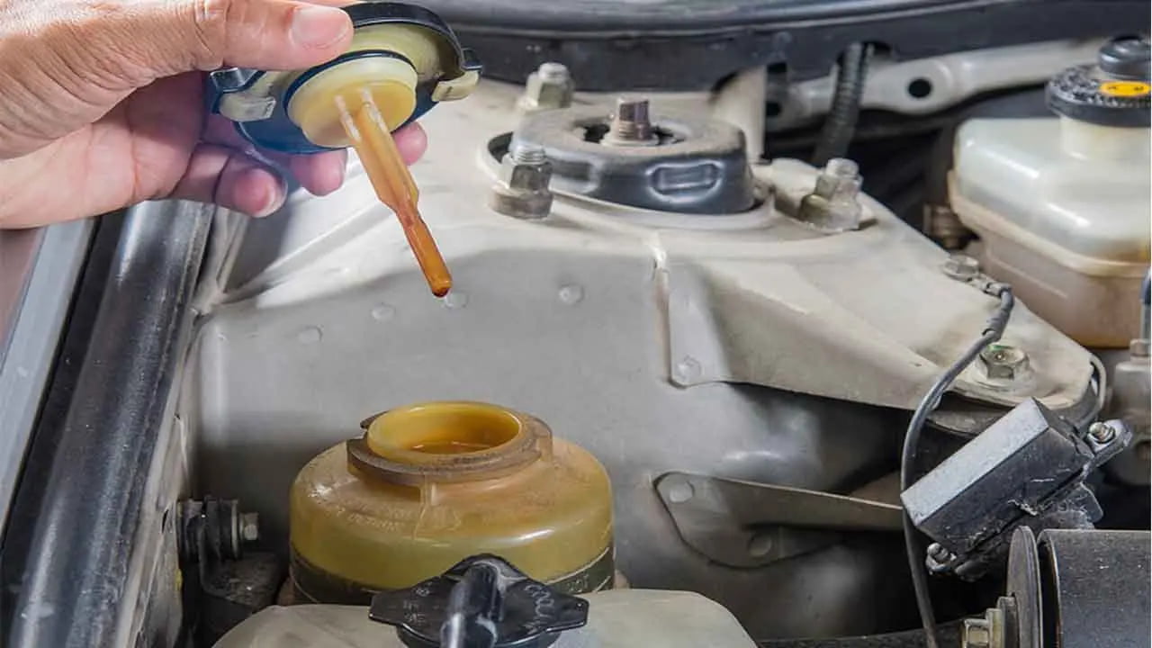 آیا رنگآمیزی روغن نشاندهنده کیفیت یا عملکرد آن است؟-رنگ روغن هیدرولیک از کهربایی تا شیری چه معنایی دارد؟ با استانداردهای ASTM و ISO، علت تغییر رنگ و تأثیر آن بر سلامت سیستم را بررسی کنید.